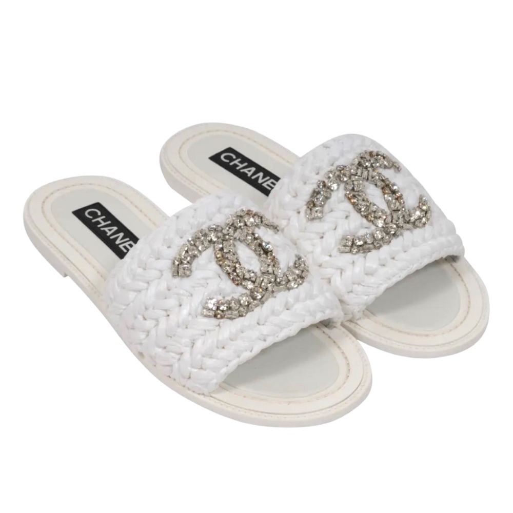 π Chanel Logo Sandals White Raffia Crystal Strass Flats Flip Flop mules - Picture 3 of 11